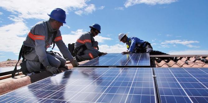 Integração da Energia Solar na Construção Civil: Práticas e Desafios